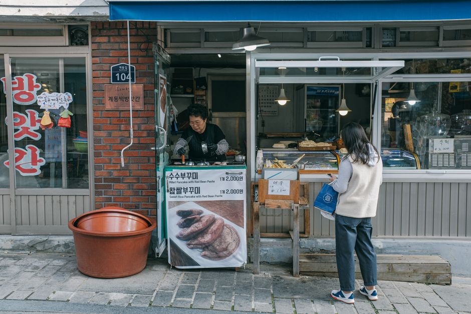 2026년 부산 국제시장과 자갈치 시장의 활기찬 풍경
